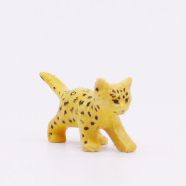 Playmobil 30649234 Luipaard Baby - Leopard Cub ,  groot uit kunststof in de kleur geel. Geschikt vanaf 3+.