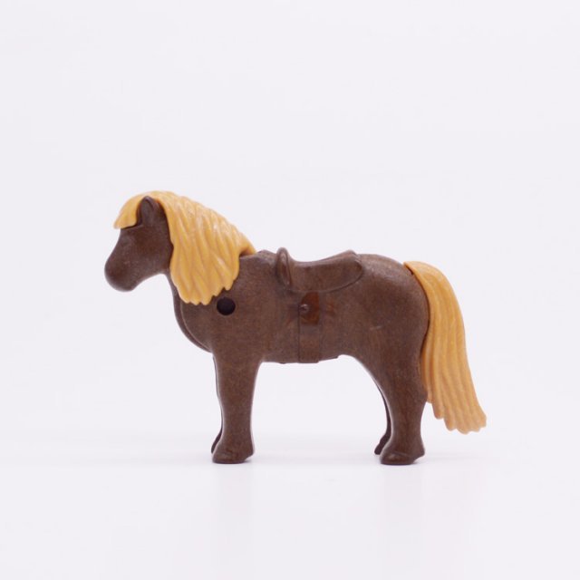 Playmobil 30661120 Pony - Shetland - Pony ,  groot uit kunststof in de kleur d.bruin. Geschikt vanaf 3+.