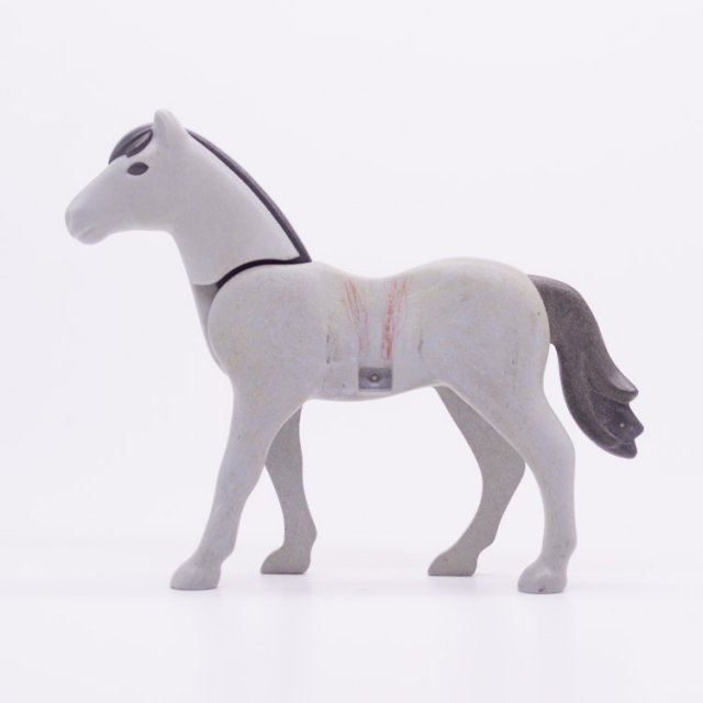 Playmobil 30671600 Paard Licht Grijs - Horse Grey ,  groot uit kunststof in de kleur grijs. Geschikt vanaf 3+.